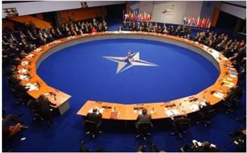 مسؤول سابق بالناتو: المنافسة غير العادلة وتقليص الدعم وراء احتجاجات المزارعين الأوروبيين