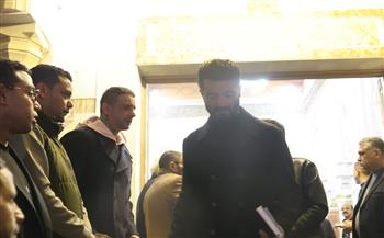 محمود حميدة وخالد النبوي ونور النبوي في عزاء الفنانة سمية الألفي 