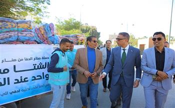 محافظ الفيوم يشيد بجهود مؤسسة صناع الخير في توفير البطاطين للأسر الأولى بالرعاية 