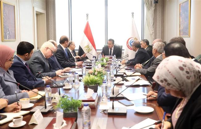 وزير الصحة يعقد اجتماعًا موسعًا لبحث دعم وتمكين توطين الصناعات الدوائية في مصر