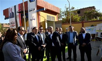 رئيس الوزراء يتفقد محطة رفع "الفهميين" للصرف الصحي 