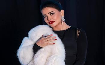 جومانة مراد بالفرو الأبيض  واطلالة رومانسية حالمة 