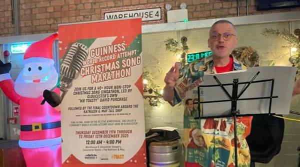 رقم قياسي.. بريطاني يغني أشهر أغاني الكريسماس لمدة 42 ساعة متواصلة 