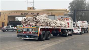 تحرك شاحنات القافلة الـ 100 تمهيدًا لدخولها من مصر لغزة عبر معبر كرم أبو سالم 