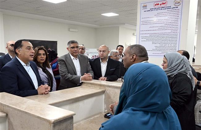 مدبولي يتفقد مجمع خدمات المواطنين "تحيا مصر" بقرية الودي في الجيزة