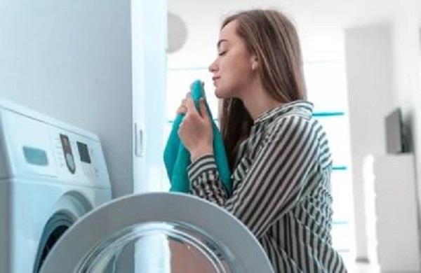 لربات البيوت.. معايير هامة لاختيار معطر ملابس أسرتك وضمان النعومة والانتعاش 