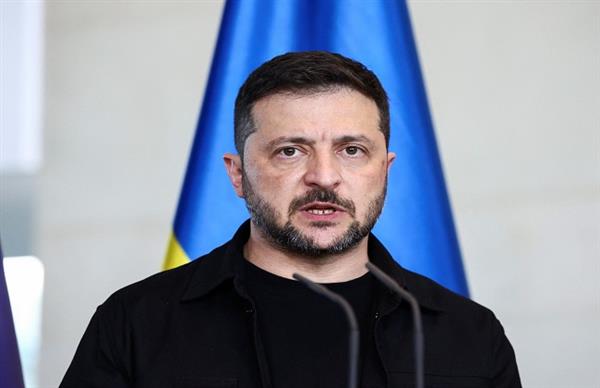 الرئيس الأوكراني: تم إعداد مسودات عدة بشأن الضمانات الأمنية والتعافي وإطار السلام مع روسيا 