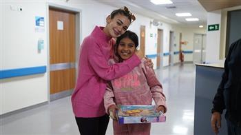 بسنت أبو باشا تزور أحد مستشفيات الأطفال في زيارة إنسانية مليئة بالحب.. صور