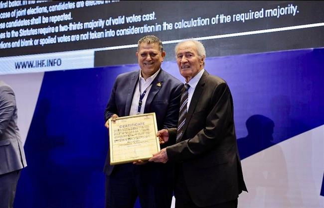 حسن مصطفى يكرم اتحاد اليد المصري بعد التنظيم المثالي للبطولات العالمية 