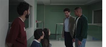 عمرو صالح دكتور جامعي حازم لكن باستثناءات إنسانية في مسلسل«ميدترم»