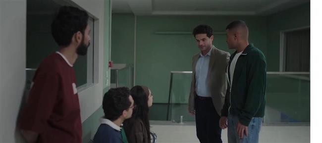 عمرو صالح دكتور جامعي حازم لكن باستثناءات إنسانية في مسلسل«ميدترم»  