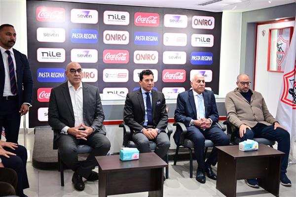 أشرف صبحي يزور نادي الزمالك.. 