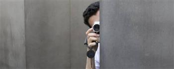 التصوير بدون إذن.. عقوبة قانونية صارمة لحماية الخصوصية