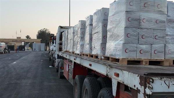 قافلة المساعدات الـ101 تدخل إلى الفلسطينيين في قطاع غزة 