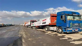 مئات الشاحنات الإغاثية تتحرك من معبر رفح لدعم سكان غزة ضمن القافلة الـ 101 لزاد العزة