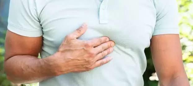 4 أسباب لألم رأس المعدة