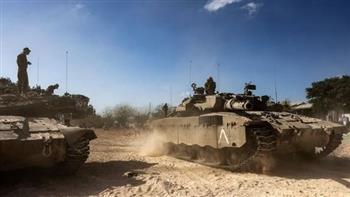 دبابات الاحتلال وآلياته تطلق النار بكثافة صوب منطقة المواصي جنوب قطاع غزة