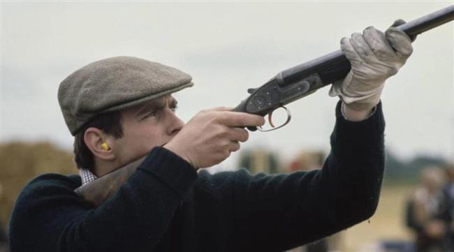 أزمة جديدة.. سحب رخصة حيازة الأسلحة النارية من الأمير أندرو