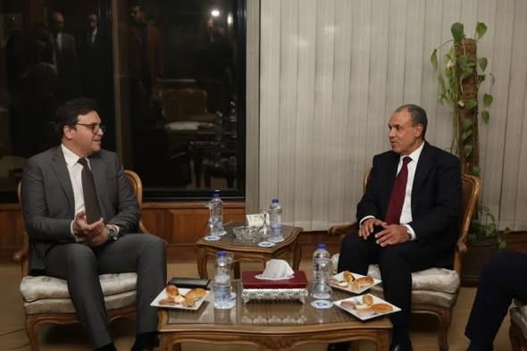 وزيرا الثقافة والخارجية يبحثان التعاون المشترك في معرض القاهرة للكتاب 