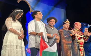 محمد زناتي يتنقل بين مسرحيتي «حفلة الكاتشب» و «نور في عالم البحور»