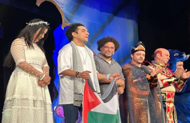 محمد زناتي يتنقل بين مسرحيتي «حفلة الكاتشب» و «نور في عالم البحور»