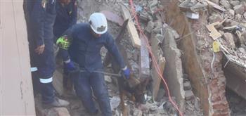 بالكلاب البوليسية.. البحث عن 8 مفقودين أسفل أنقاض عقار إمبابة