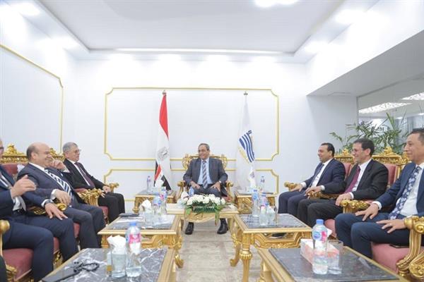 محافظ قنا يستقبل وفد وزارة العدل لمتابعة مشروعات تطوير مكاتب الشهر العقاري 