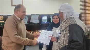 تسليم عدد 15 نموذج 8 دائم وعدد من التراخيص للمواطنين بمركز ومدينة المحمودية 