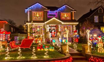 إخفاء المكانس وشدّ الأذن.. أغرب طقوس احتفالات الكريسماس حول العالم