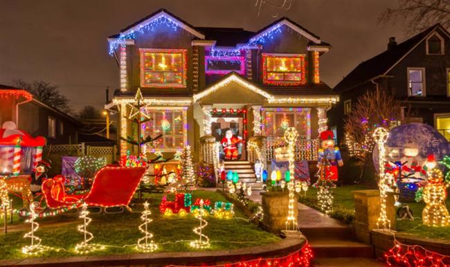 إخفاء المكانس وشدّ الأذن.. أغرب طقوس احتفالات الكريسماس حول العالم