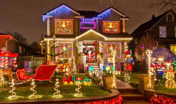 إخفاء المكانس وشدّ الأذن.. أغرب طقوس احتفالات الكريسماس حول العالم 