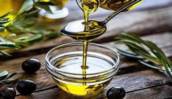 فوائد مذهلة لتناول زيت الزيتون.. منها الوقاية من السرطان