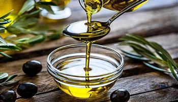 فوائد مذهلة لتناول زيت الزيتون.. منها الوقاية من السرطان