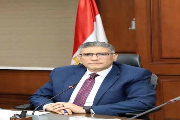 محافظ الجيزة يتابع الاستعدادات النهائية لإطلاق القافلة الطبية المجانية إلى الواحات البحرية