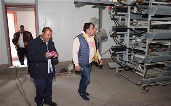 بتكليف من محافظ بني سويف.. السكرتير العام المساعد يتفقد انتظام سير العمل بمشروعات الدواجن بشرق النيل 