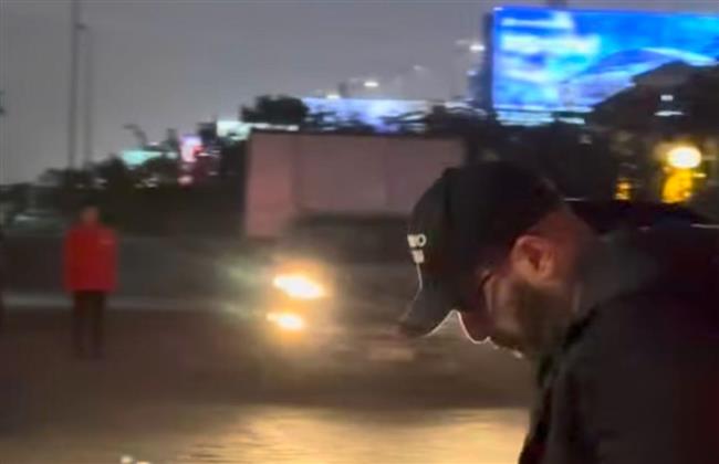 هنادي مهنا والسقا أول الحاضرين في عزاء الماكيير محمد عبدالحميد