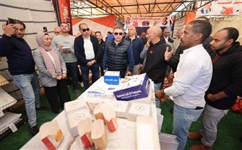محافظ البحر الأحمر يطلق معرض "الأكياس الصديقة للبيئة" ويوجه بتوفيرها بأسعار مناسبة للمواطنين
