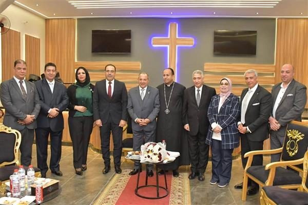 محافظ بورسعيد يزور عددًا من الكنائس لتقديم التهنئة للأخوة الأقباط بعيد الميلاد المجيد 