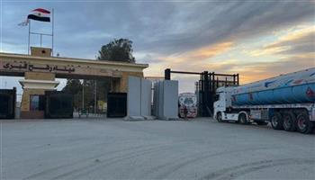 الهلال الأحمر يدفع بنحو 5900 طن مساعدات إنسانية وشتوية عبر قافلة «زاد العزة» 