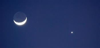 رقصة القمر وزحل في عيد الميلاد.. ظاهرة فلكية مبهرة تٌرصد بالعين المجردة