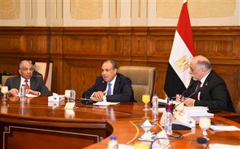 وزير الخارجية يجتمع مع أعضاء لجنة حقوق الإنسان والتضامن الاجتماعي بمجلس الشيوخ