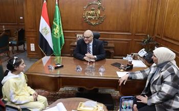 محافظ القليوبية يستقبل الطالبة الفلسطينية "ريتاج" لإنهاء التحاقها بالمعاهد الأزهرية  