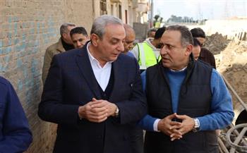 محافظ الغربية ورئيس "مياه الغربية" يتفقدان محور النعناعية لحل مشكلة الصرف الصحي
