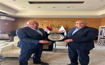 محافظ الوادى الجديد يلتقي رئيس مركز بحوث الصحراء 