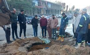 رئيس مياه الدقهلية يتابع إصلاح خط مياه 12 بوصة بشارع المشاية بالمنصورة