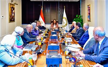 منال عوض تبحث أهم المخرجات الفنية للمشاركة المصرية بالمؤتمرات والاتفاقيات البيئية الدولية