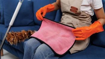 7 استخدامات ذكية لقماش الألياف الدقيقة لتنظيف منزلك.. منها تلميع الخشب 