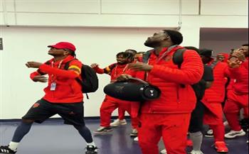 كأس أمم أفريقيا.. رقصات شيكو بانزا تشعل حماس لاعبي أنجولا قبل لقاء زيمبابوي (فيديو)