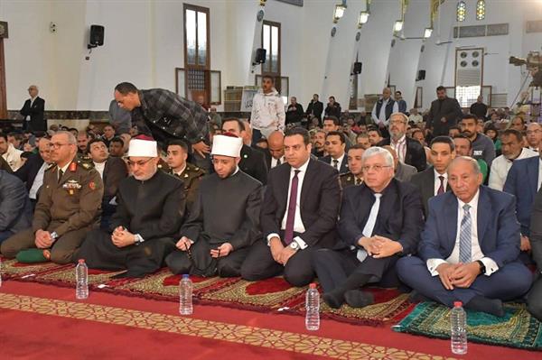 وزيرا "الأوقاف و التعليم العالي" ومفتي الجمهورية يؤدون صلاة الجمعة بالمسجد العباسي في بورسعيد 