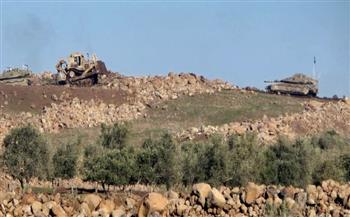 الاحتلال الإسرائيلي يستهدف بالقذائف تل الأحمر الشرقي في ريف القنيطرة بسوريا